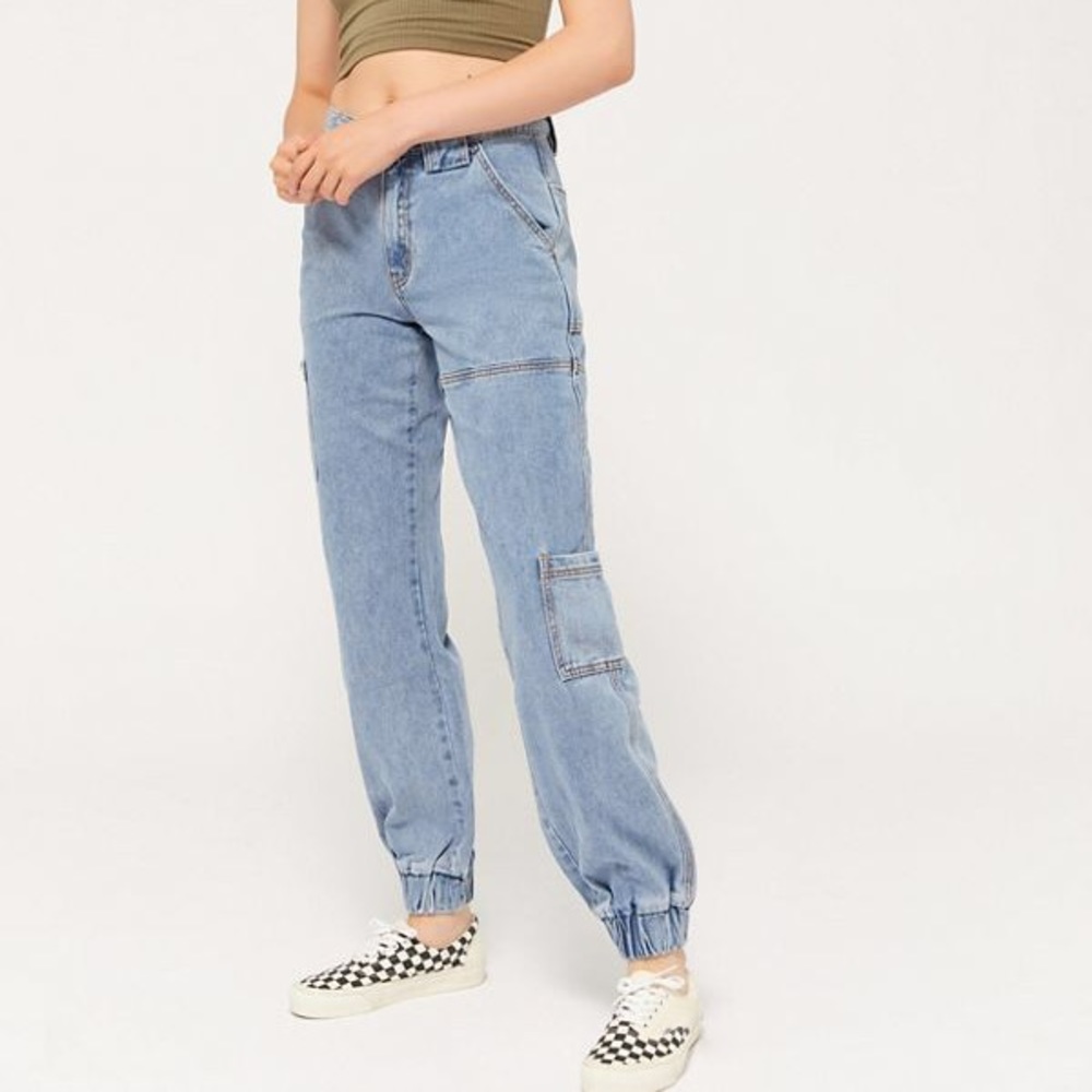 BDG Cargo Jogger Jean – Light Wash